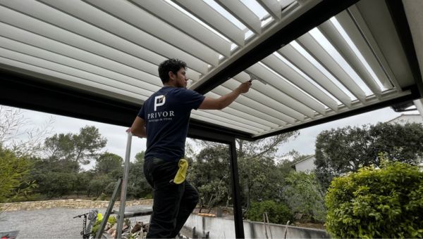 Pergola vitrée nettoyée par Privor